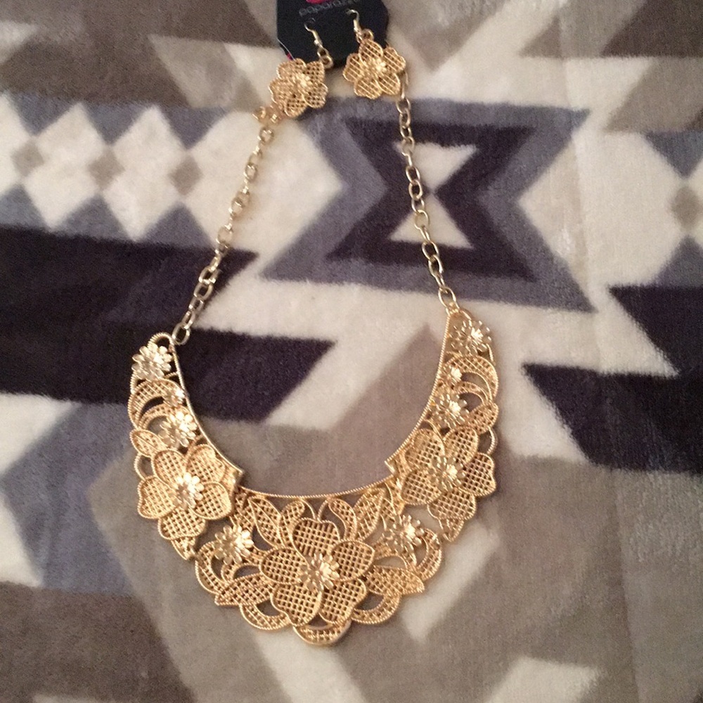 Brand new necklace with earrings